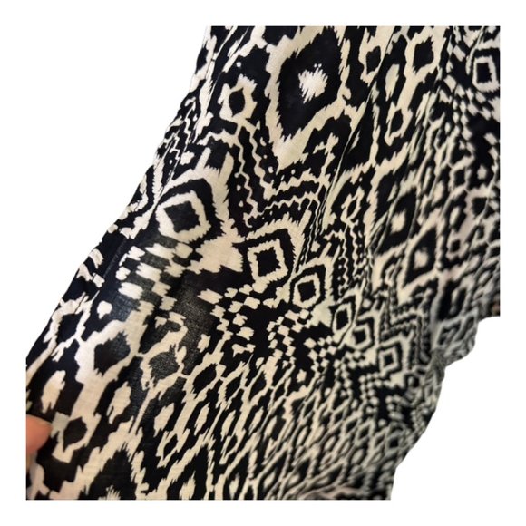 Black and Cream Icat Patterned Ruana = I.N. Studio. Size XL. EUC - Picture 3 of 6